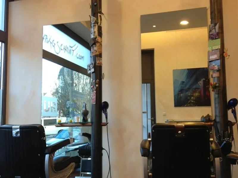 Schrägschnitt Binnaz Yigit