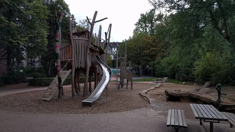 Spielplatz, Basketballfeld