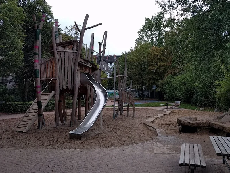 Spielplatz, Basketballfeld