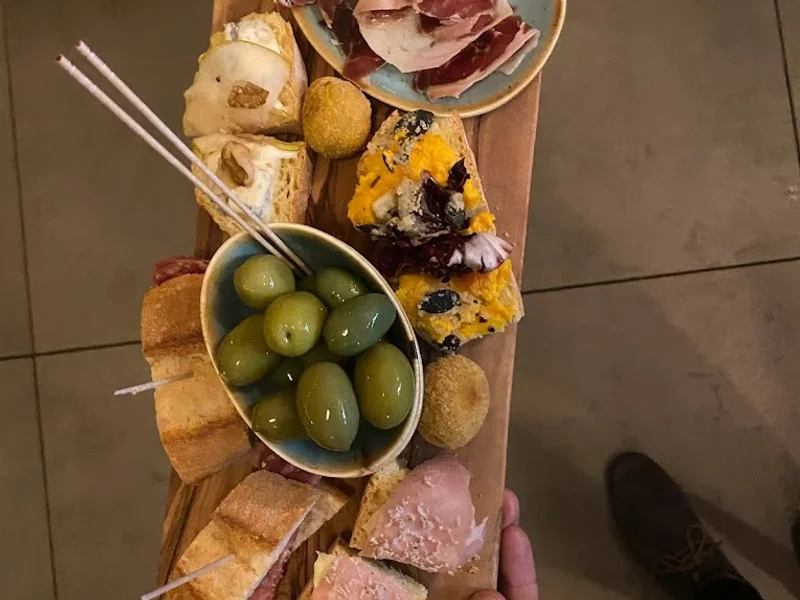 L‘Oca Bianca - Weinbar, Spritz, Cicchetti, Aperitivo, italienische Delikatessen