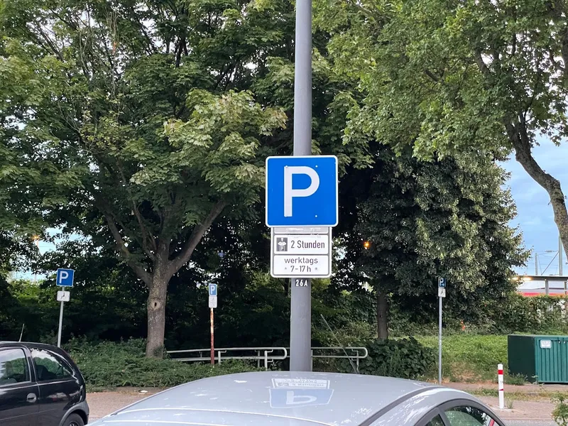 Parkplatz S Neugraben