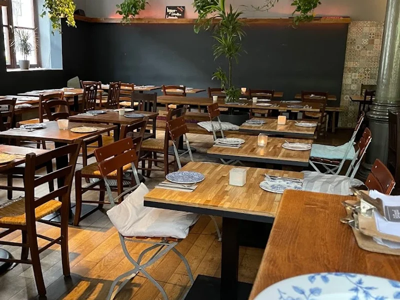 EATapaS Bar & Restaurant