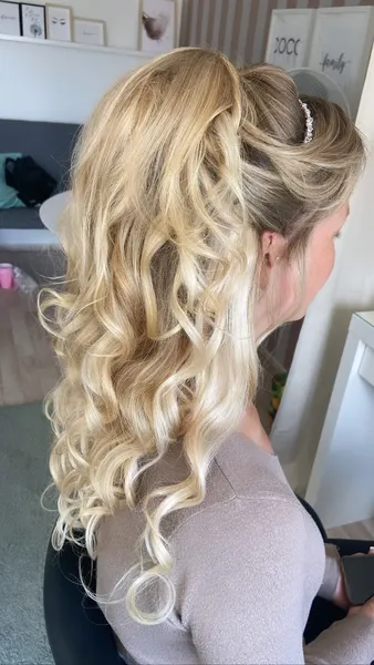 Vida’s Kosmetik/ Friseur Studio & mobiler Friseur