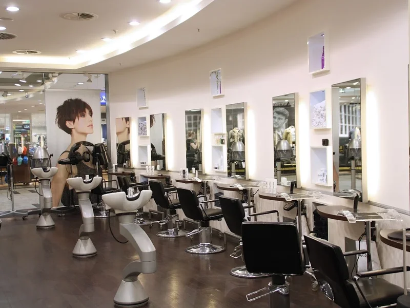 Peter Polzer Salon im Elbe Einkaufszentrum