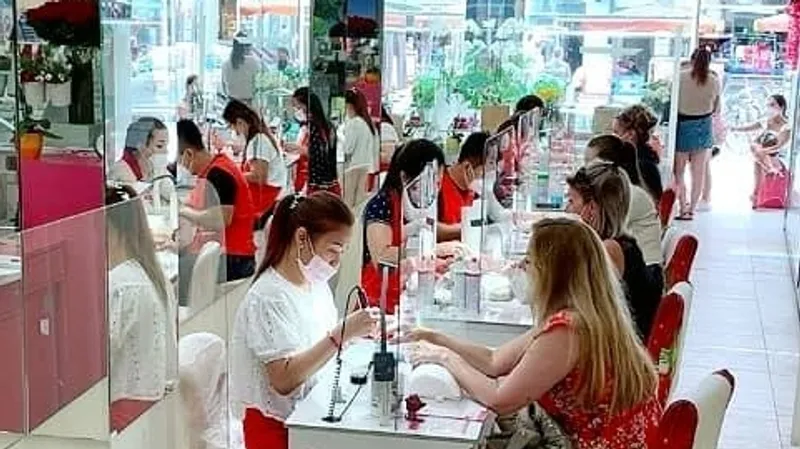 C'est La Vie Nails & Beauty Salon