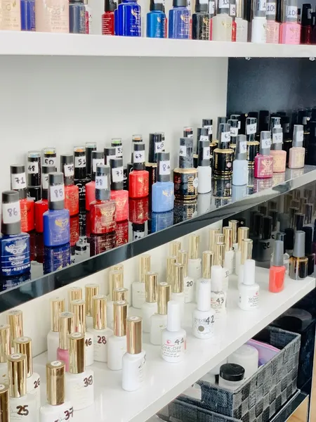 BLACK & WHITE Nagelstudio I Cosmetic I Spa Sendlinger Tor - München