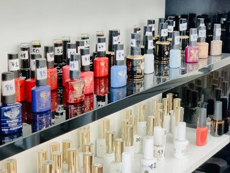 BLACK & WHITE Nagelstudio I Cosmetic I Spa Sendlinger Tor - München