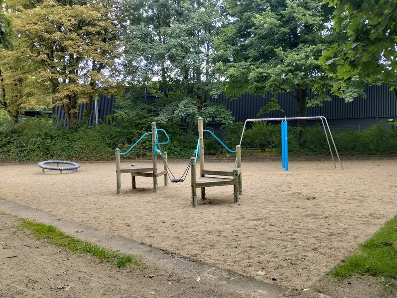 Spielplatz mit Hangelstange