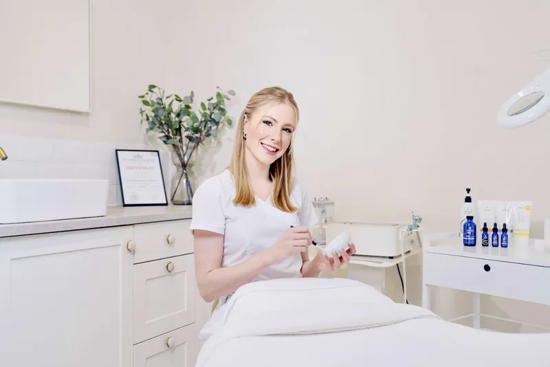 Facial Room - Skincare Clinic | Gesichtsbehandlungen für Hautprobleme