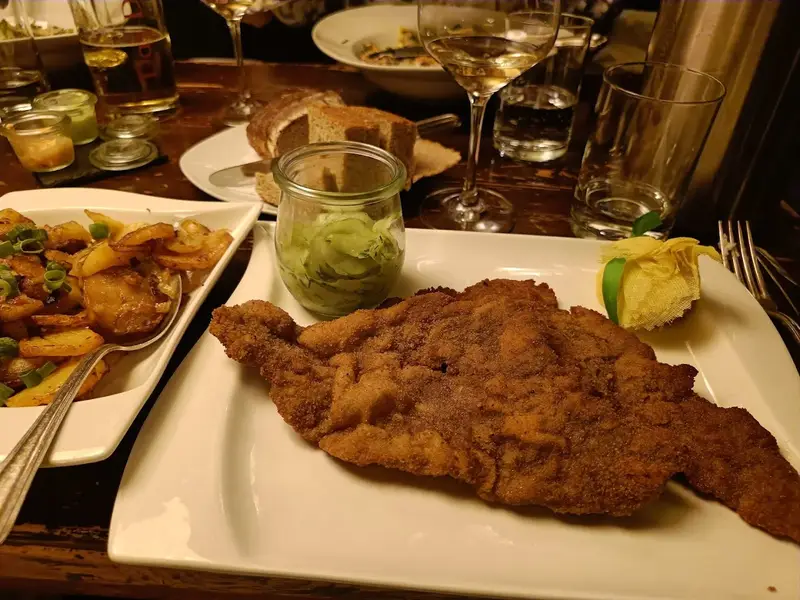 Das Dorf - Herrliche Wiener Schnitzel und andere Leckereien