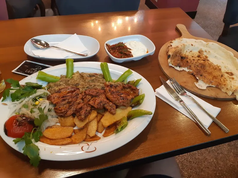 Saray Köz
