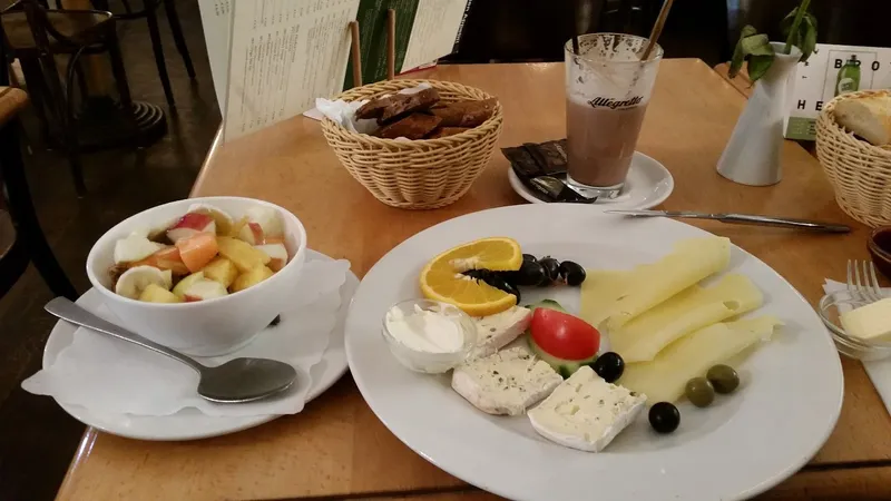 Cafe Voila