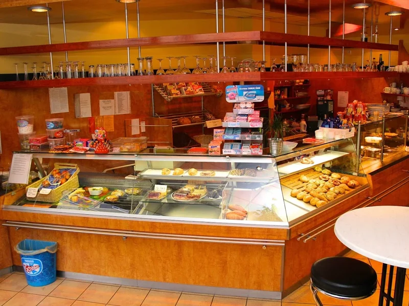 Happy Au'r Bistro & Backshop