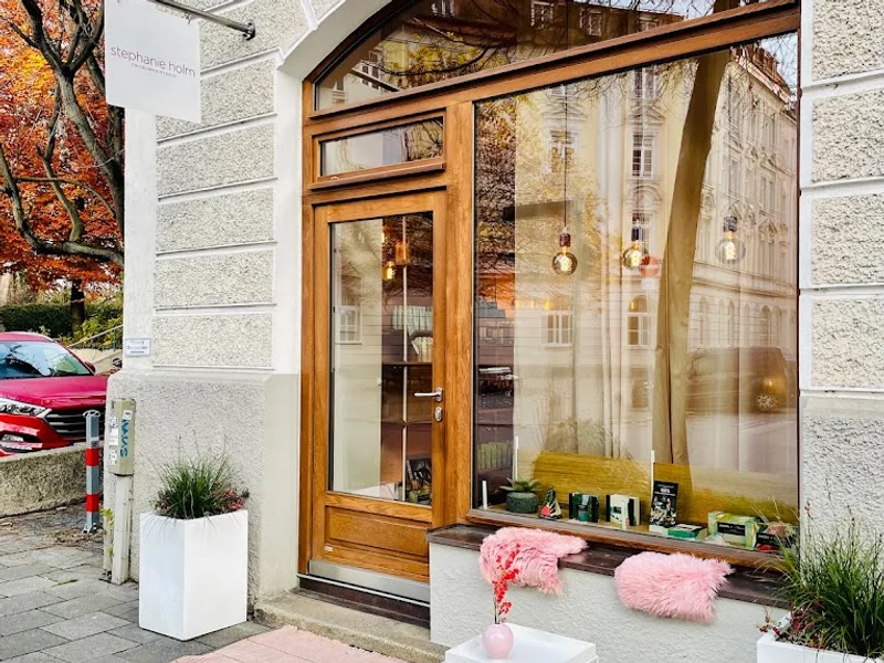 Stephanie Holm | Friseurmeisterin | AVEDA Exclusive Salon