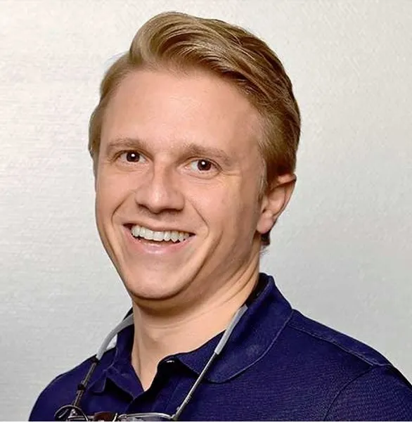 Dr. med. dent. Ulrich Carl Zahnarzt und Fachzahnarzt für Oralchirurgie