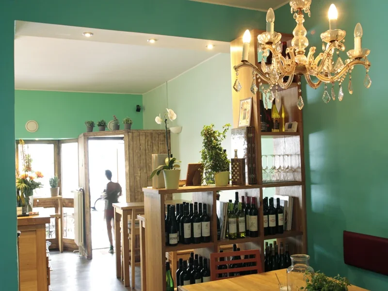 Nana – Meze & Wine