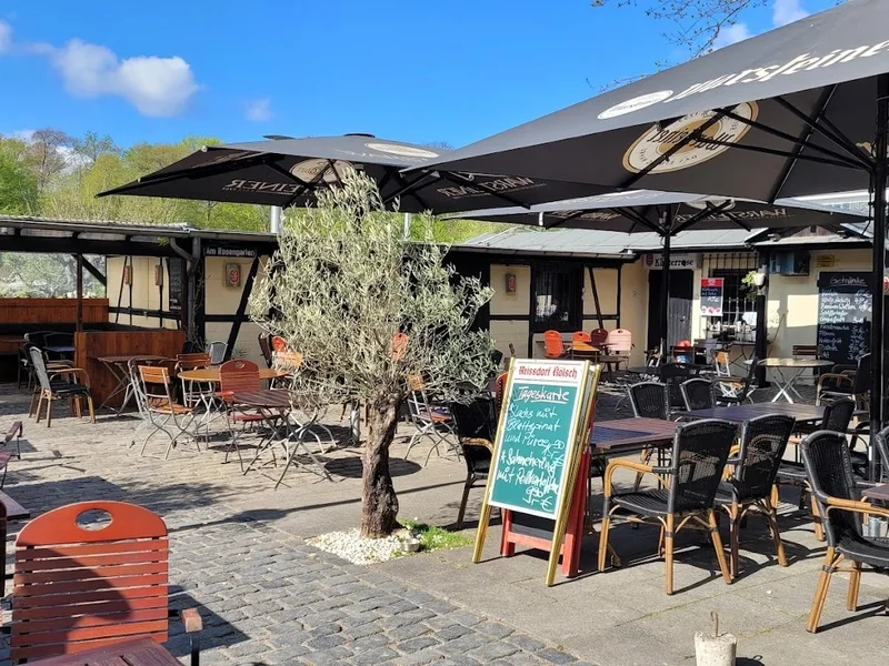 Biergarten Kletterrose