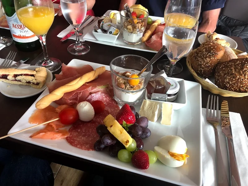 VITO'S Italian coffee & winebar