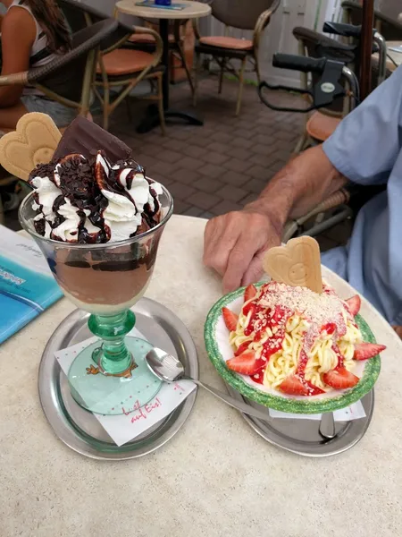 Eis-Cafe Tropical