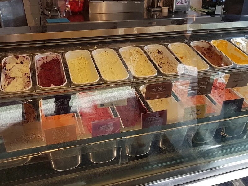 Bizziice Eisdiele Organic Gelato Sachsenhausen