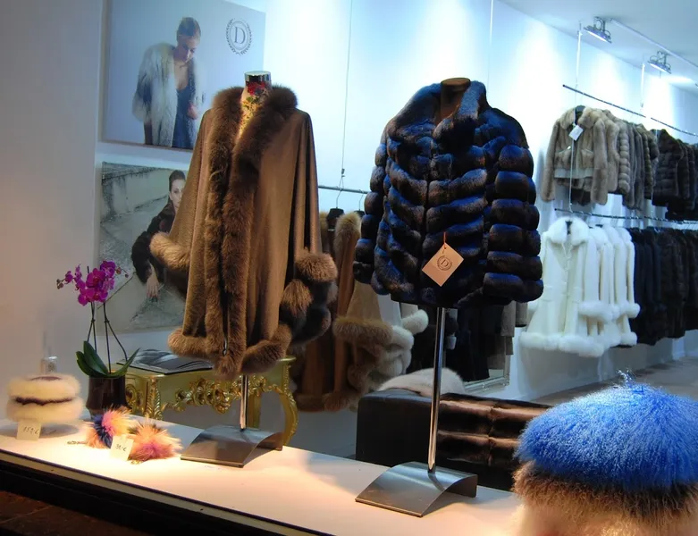 Douvlos est. 1961 Pelz Mode & Accessoires Fur Fashion Shop