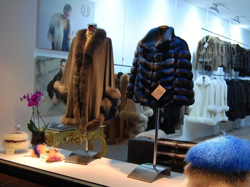 Douvlos est. 1961 Pelz Mode & Accessoires Fur Fashion Shop