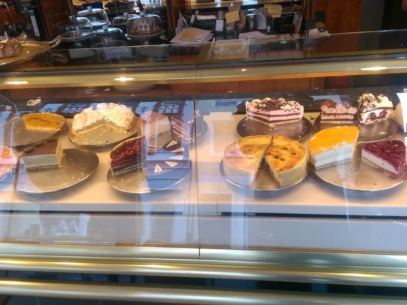 Café Konditorei Hirsch.