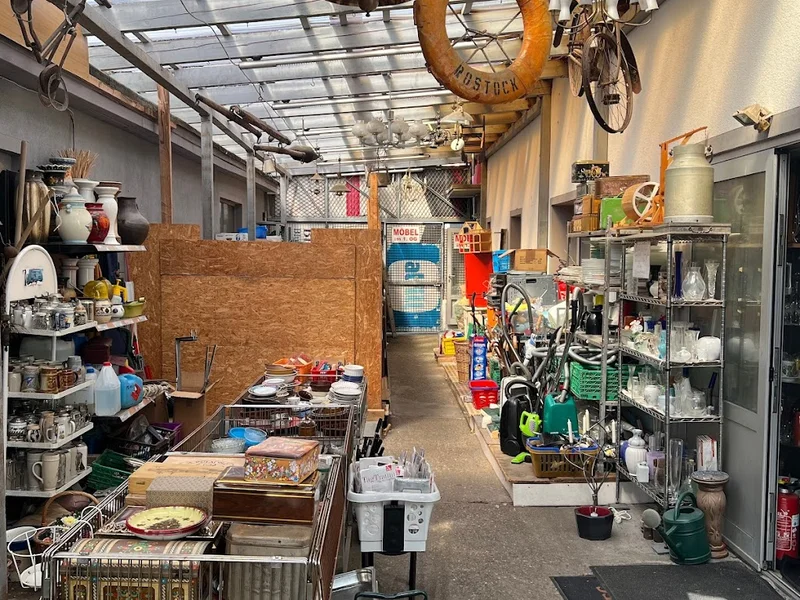 M.J.M. Second-Hand-Palast