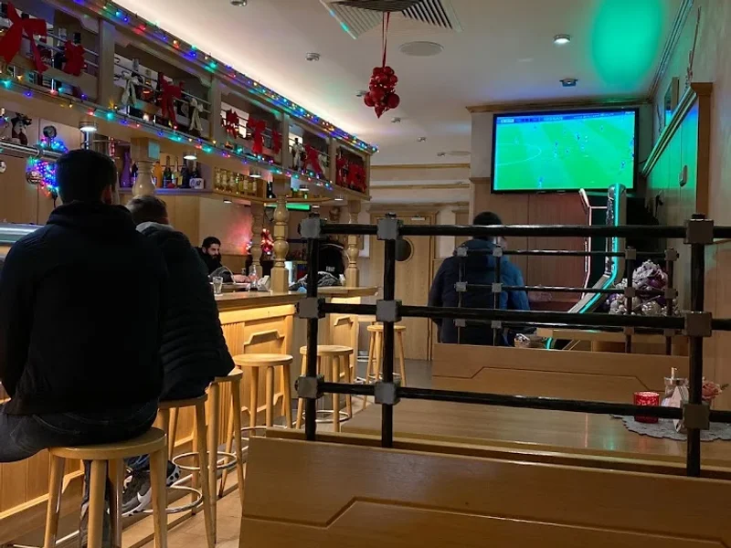 Am Eigelsteintor, Vedelskneipe mit Aussengastro und Fubbes! :-)