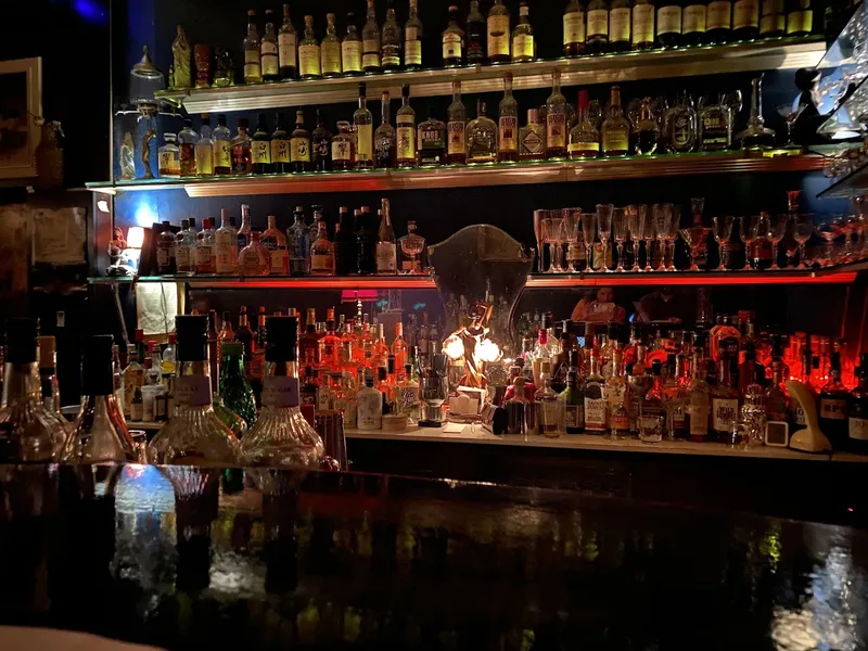 die rote bar