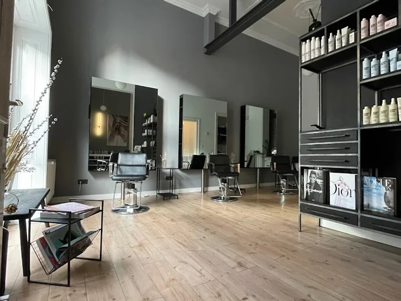 Blonde.ID by Damian Tworuschka Blond Friseur Frankfurt