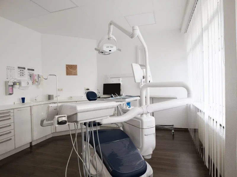 Zahnarztpraxis ZahnZeit - Zahnarzt Köln Innenstadt