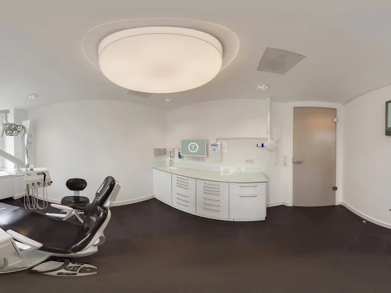 Dr. Steffen G. Tschackert