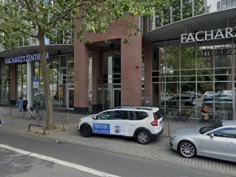 Frau Sarah Häußler