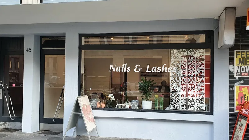 Nails & Lashes - Köln