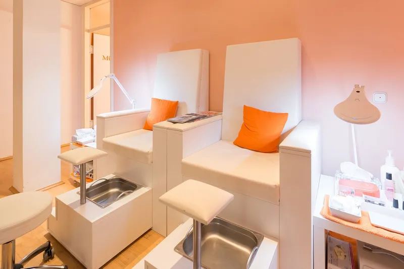 Senzera - Waxing, Sugaring & Kosmetikstudio in Frankfurt-Bockenheim