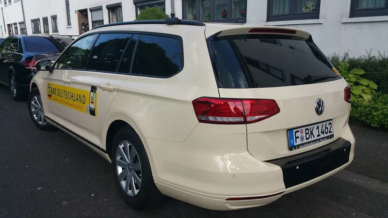 Taxi / Mietwagen Flughafentransfer Kutlug