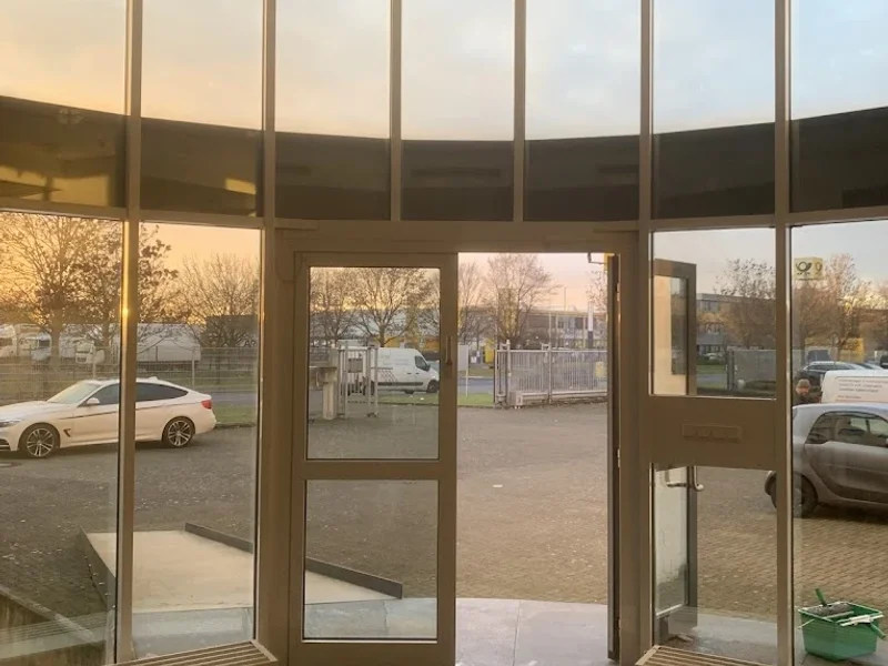 ACERO Gebäudereinigung Köln | Reinigungsfirma für Unterhaltsreinigung, Büroreinigung, Treppenhausreinigung, Fensterreinigung