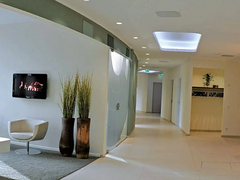 Doctor Melchior & Team. Zahnärzte im Mediapark.