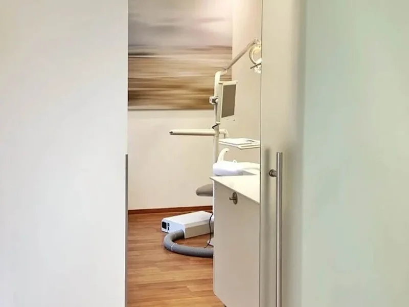 DENTAL EAST Dr. Vollert - Zahnarzt Ostend Frankfurt