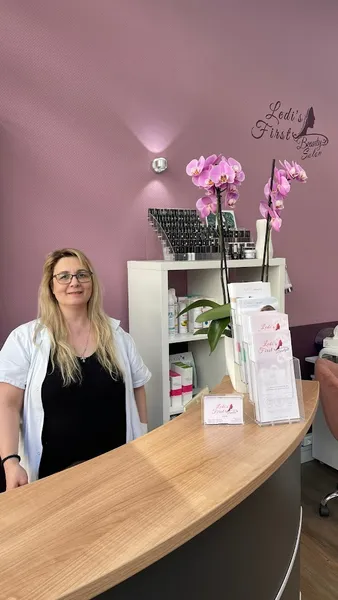 Ledis First Beauty Salon - Dauerhafte Haarentfernung Köln, IPL Alexandrit Laser I Fußpflege | Maniküre