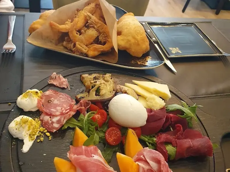 Pizzeria Made In Napoli