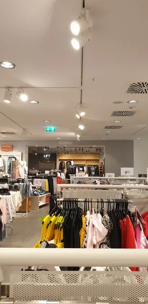 H&M