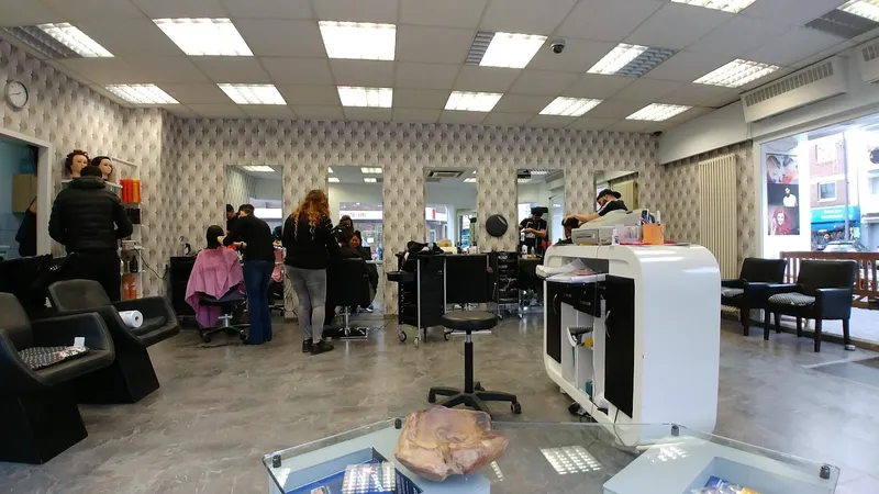 FasFous Friseur Salon