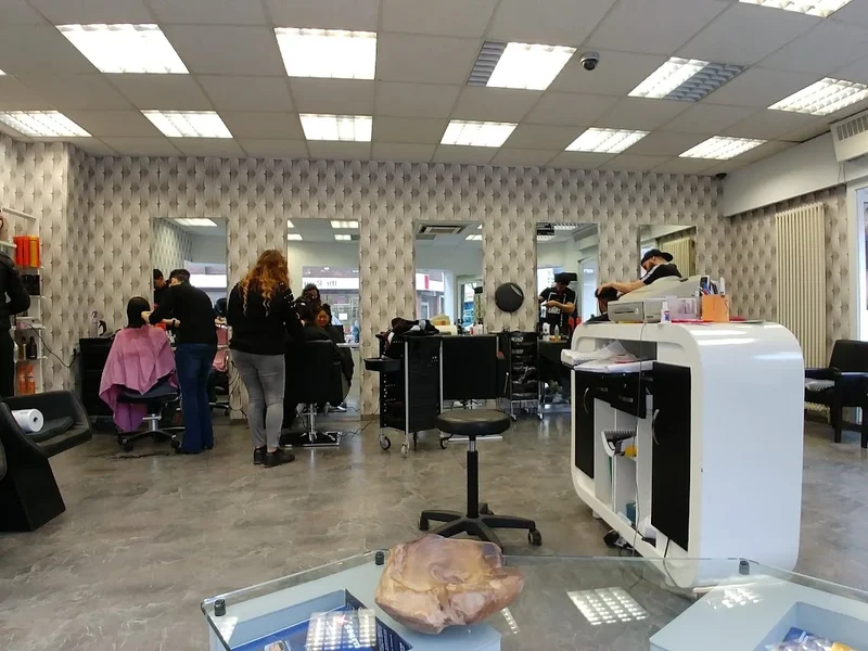 FasFous Friseur Salon