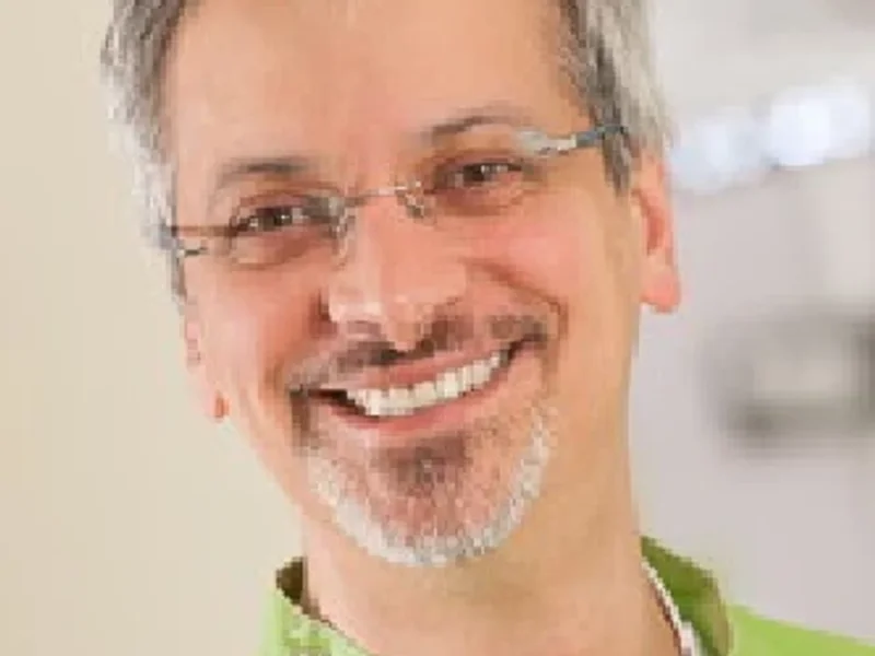 Dr. med. dent. Kurosch Schafei, Dr Smile