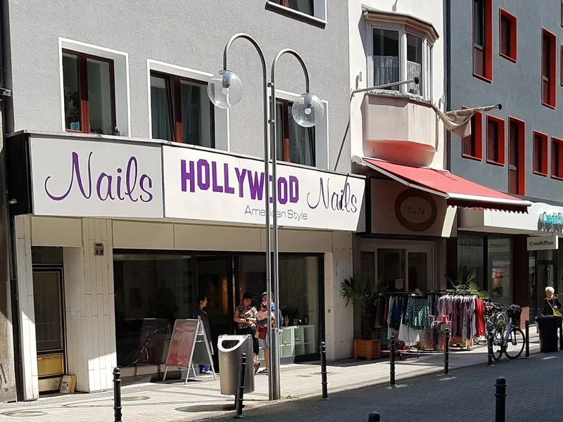 HOLLYWOOD NAILS
