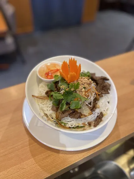 GIA NGUYEN Vietnamese Kitchen