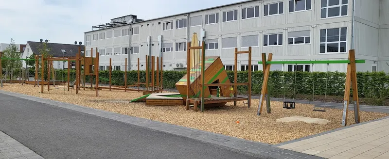 "Balancier-Spielplatz" oder "Schlangen-Spielplatz"