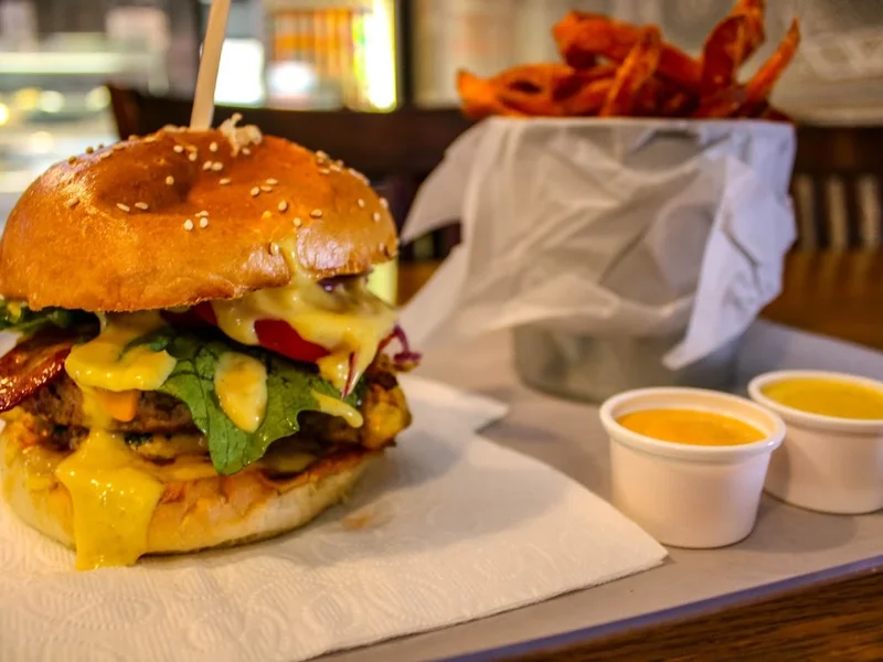 Sam's Sandwich & Burguette, Burger und Baguette Halal